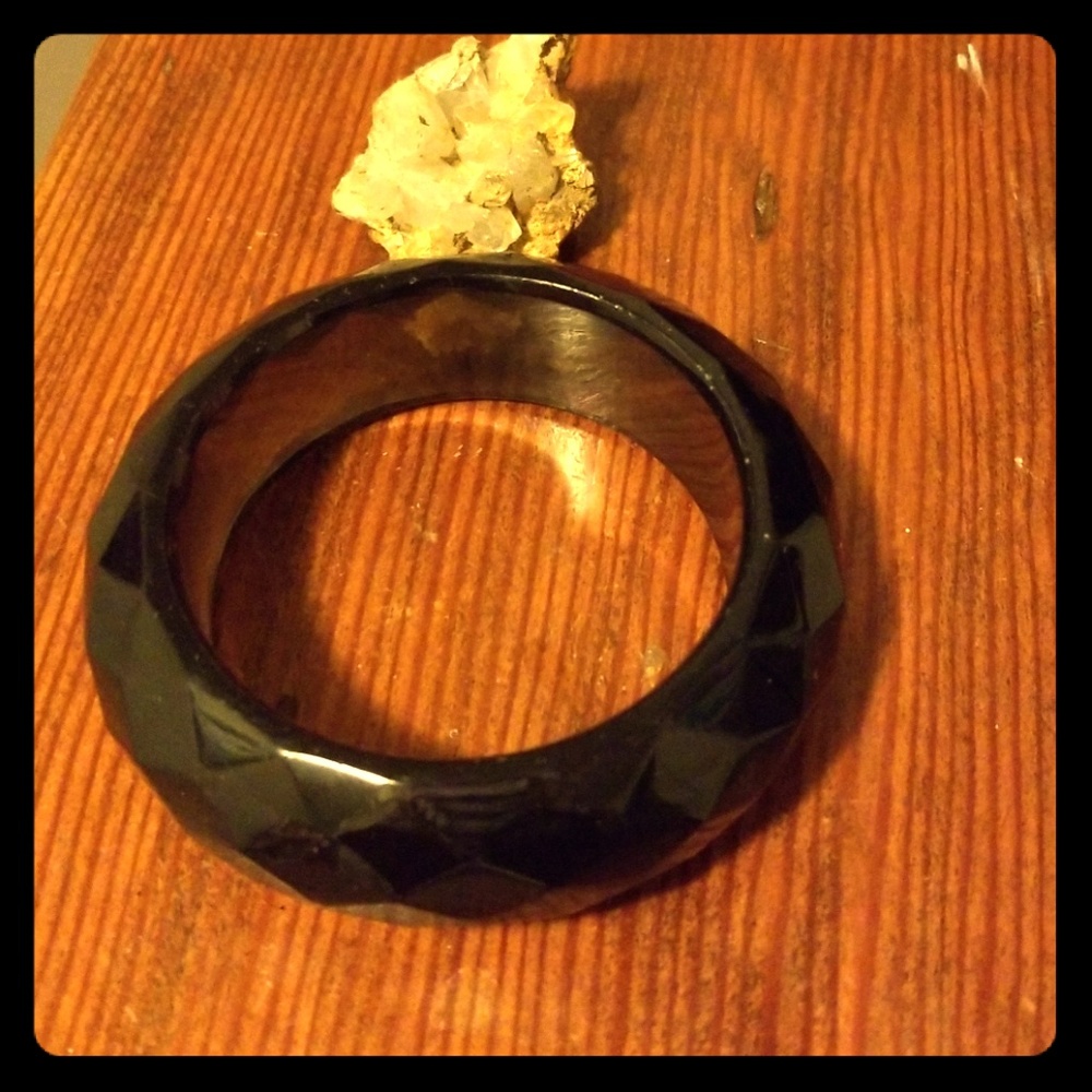 Black plastic faceted bracelet